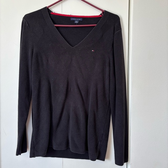 ✨Tommy Hilfiger Black V-Neck Sweater Size XL — 6/10 - Picture 1 of 4